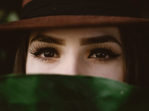 Auto-maquillage : 5 gestes simples pour un teint parfait en toutes circonstances
